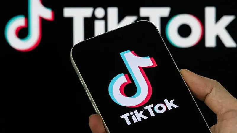 TikTok получила штраф в 3 миллиона рублей после того, как не удалила два ролика, которые российские власти сочли «пропагандой нетрадиционных сексуальных отношений».