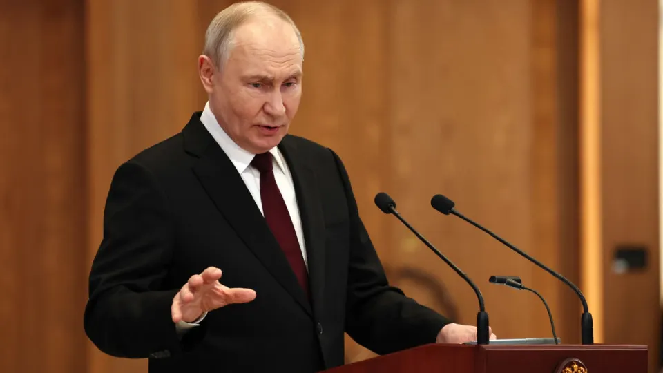 Президент заявил, что Россия нанесёт ответные удары, если с территорий европейских стран будут запускаться беспилотники по российским объектам. Он также назвал атаки попыткой «раскачать» общество и подтвердил отсутствие предпосылок для мирных переговоров.