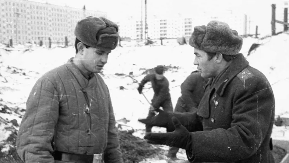 Военно‑строительные «стройбаты» возвращаются в структуру Вооружённых сил впервые после 2006 года. Увеличение штата на 27 тысяч человек объясняют реформой военно‑строительного комплекса и проблемами с подрядчиками.
