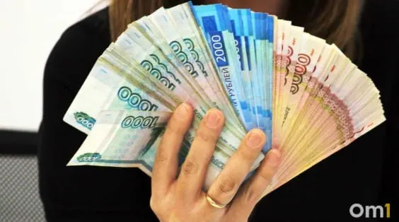 По данным Росстата, в мае 2026 года реальная заработная плата в России увеличилась на 4,5% к маю 2025 года. Среднемесячная номинальная зарплата достигла 110 216 рублей, что на 10,1% выше годом ранее.