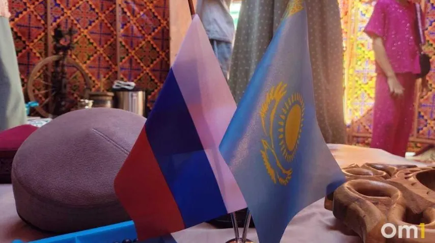 Мероприятие, которое изначально планировали на 19–20 августа, перенесено на более ранние даты — 24–25 июля. По данным пресс‑службы президента Казахстана, лидеры обсудили подготовку к форуме; пока не сообщается, состоятся ли официальные визиты в Омск.