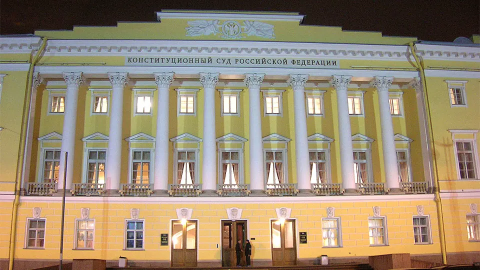 Верховный суд утвердил обзор практики по спорам об оспаривании сделок с недвижимостью, закрепив позицию о защите добросовестного приобретателя и ограничив автоматическое признание сделок недействительными в случаях, когда продавец ссылается на обман или заблуждение.