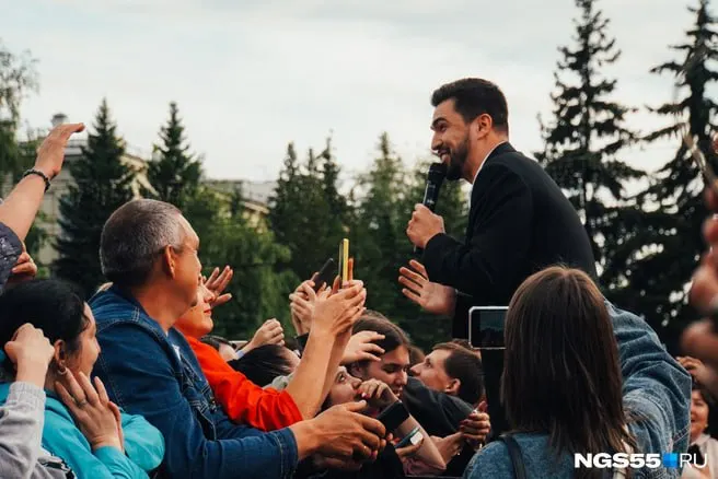 Певец, шоумен и телеведущий Вячеслав Макаров выступит в концерт‑холле РЦСО 23 сентября в 19:00. В программе — большое шоу с музыкой и юмором; билеты продаются на агрегаторах, от 1500 до 3800 рублей.