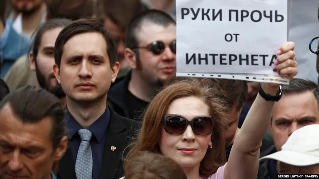 Меры коснулись сервисов обхода блокировок; пользователи отмечают технические сбои и возможные повторные ограничения.