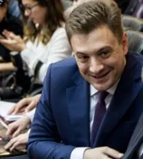 Депутат Георгий Камнев призвал Минпромторг снизить стоимость автомобилей «АвтоВАЗа» на внутреннем рынке, ссылаясь на цены за пределами страны, в частности в Белоруссии.