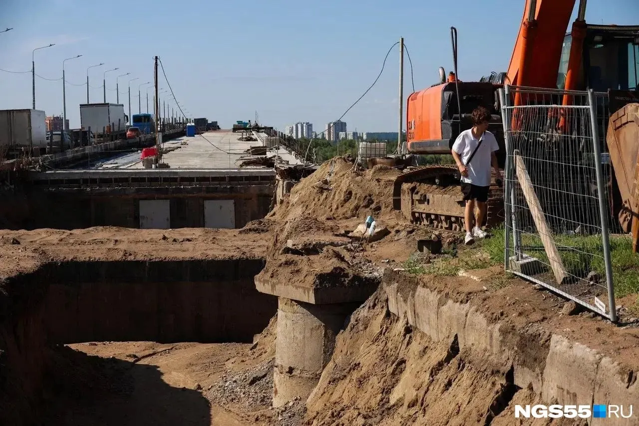 Официально объявлено: открытие движения по мосту запланировано на 29 октября; на объекте продолжаются работы по опорам, швам и антикоррозийной обработке.