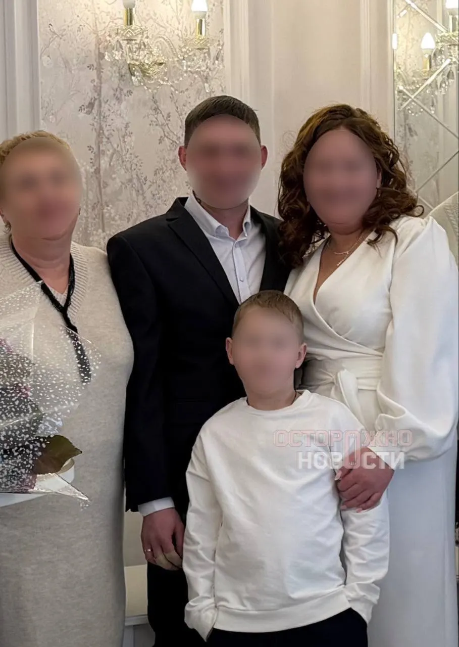 Сестра Дмитрия рассказала, что 8 августа он распивал пиво на лавочке, после чего его увезли в пункт отбора. Родственники обратились в прокуратуру.