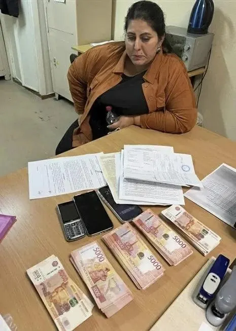 Безработных заманивают в мошенническую схему: подписывать контракт на СВО и жениться на фиктивной супруге, чтобы забирать банковские карты и деньги, схему раскрыли в Омске.