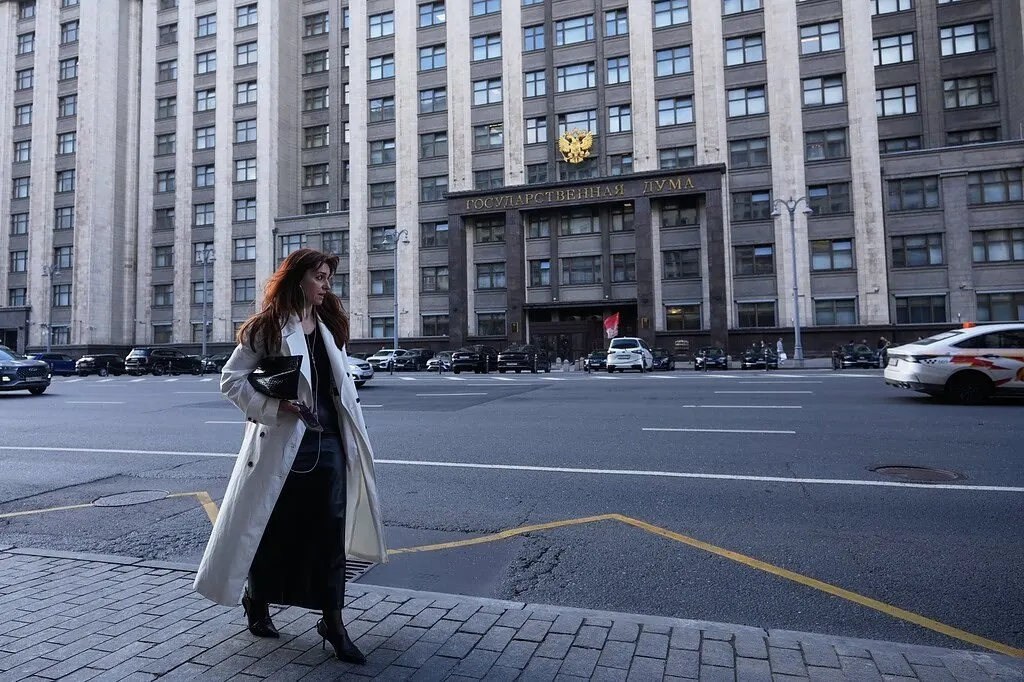 По первым протокольным данным партия власти теряет контроль над списочной частью в 14 из 39 региональных парламентов; худшие результаты зафиксированы в Карелии, Орловской и Кировской областях, а в Сибири — в Красноярском крае, Томской и Омской областях.