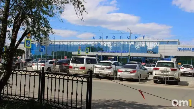Утром пассажиров Омского аэропорта ожидали изменения в расписании: отменён рейс в Санкт-Петербург и задержаны несколько рейсов, часть утренних вылетов уже состоялись.