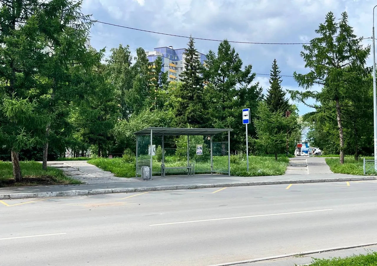 За считанные недели число киосков снизилось с 120 до 51. Власти и надзорные органы усиливают контроль за продажей табачной продукции на остановках.