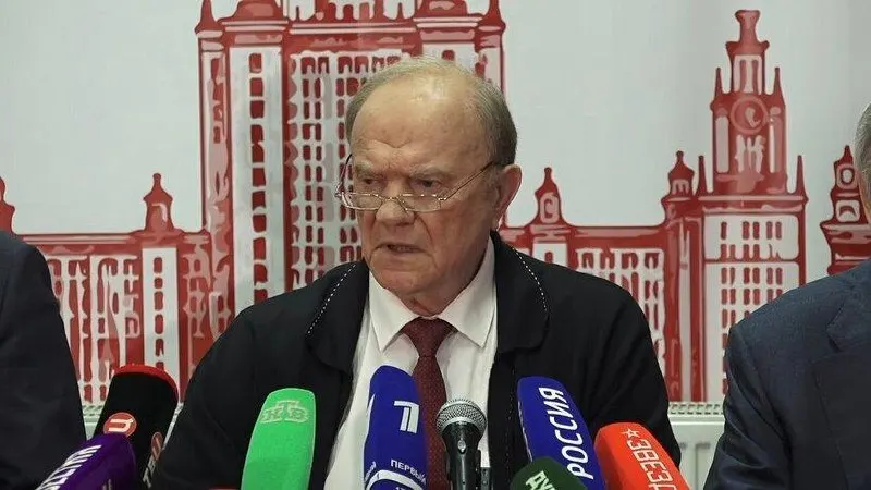 Лидер КПРФ потребовал смены курса и подчеркнул проблемы — рост тарифов ЖКХ, снижение рождаемости и нехватку пенсий на базовые нужды, что усугубляет экономическое положение страны.