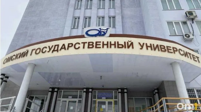 После ремонта теплосетей тепло и горячая вода вернулись в общежития №1 и №2 ОмГУ; главный корпус пока остаётся без отопления и будет подключён после завершения работ.