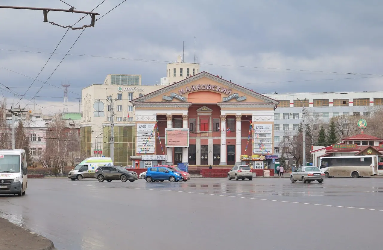 Городская топонимическая комиссия рассмотрит предложение назвать остановки в Омске в честь предстоящего 20-летия восстановления Успенского собора; решение направлено на Горсовет.