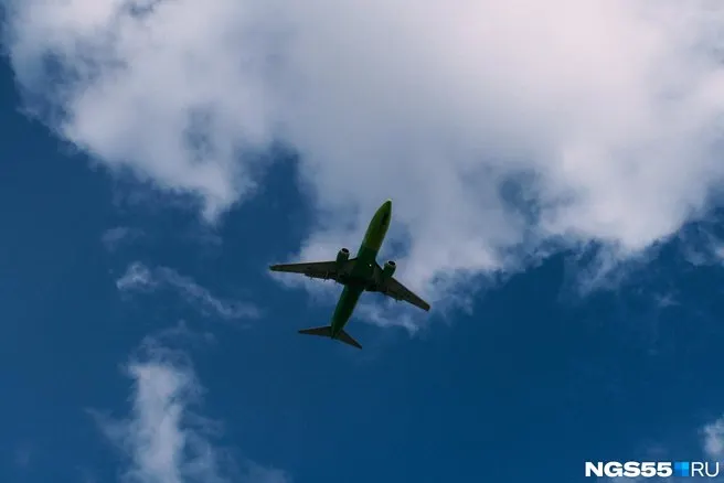 AZUR air отменяет прямые рейсы из Омска в Нячанг на зимний сезон, затрагивая ещё шесть городов; флот перенаправят на другие направления, пассажиров просят обратиться к туроператорам для переоформления бронирований.