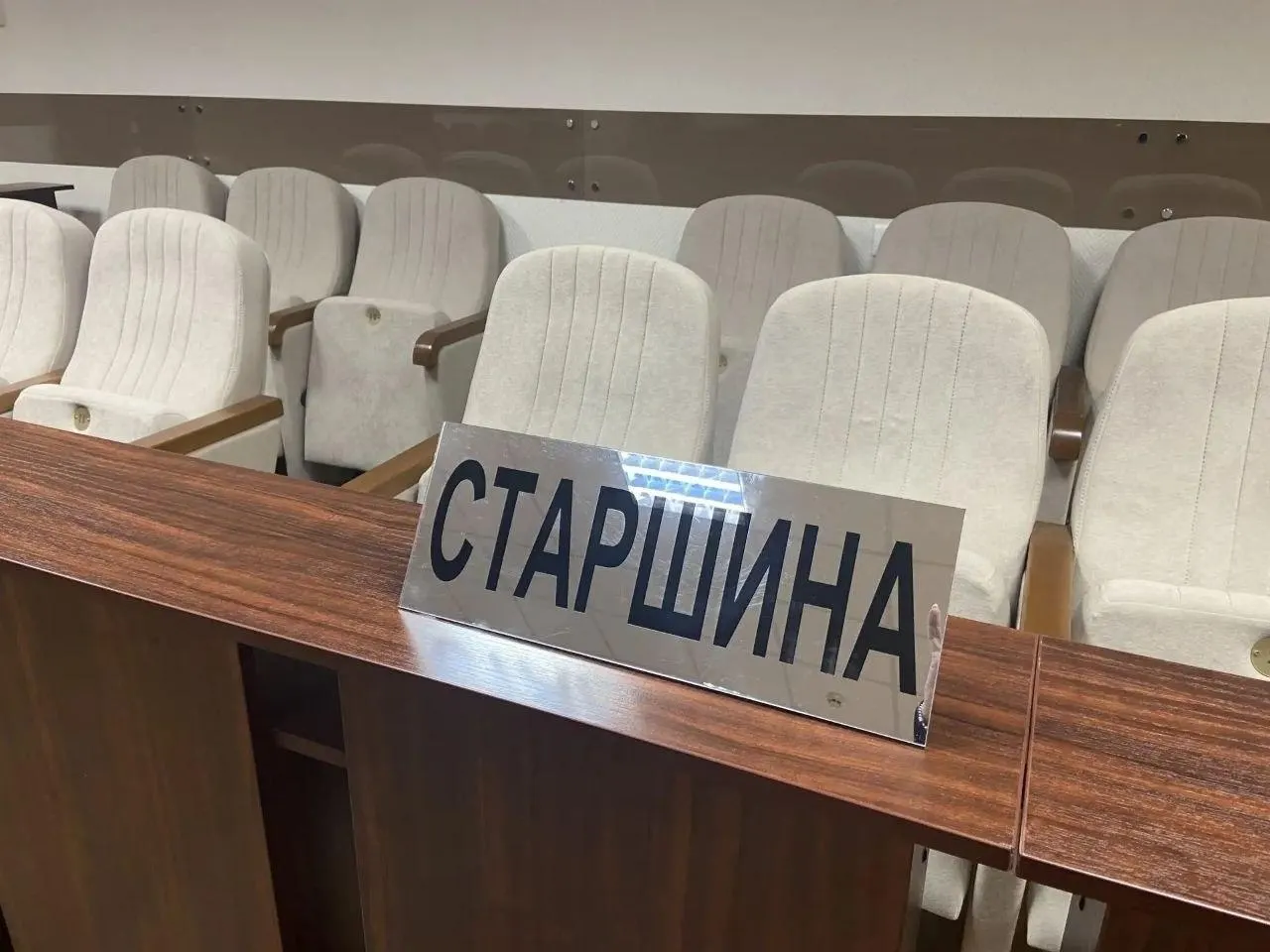 Сократят число заседателей вдвое; судья будет участвовать в совещании вместе с ними.