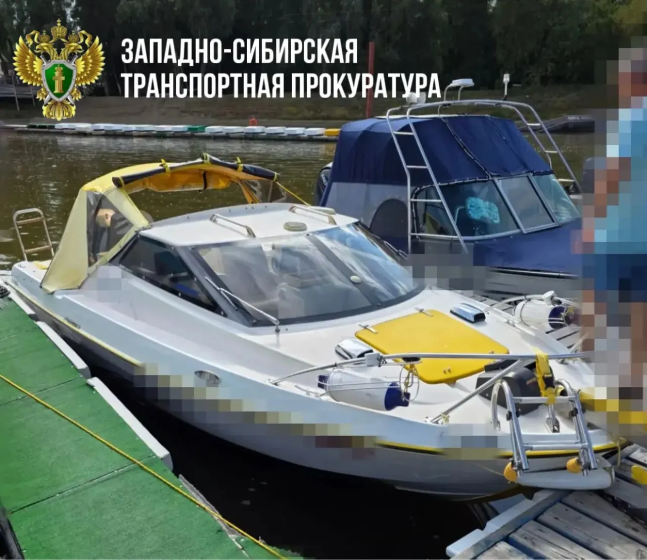 Предприниматель заплатил штраф за организацию платной прогулки на яхте по Иртышу без лицензии; маршрут проходил от затона Зеленого острова до Ленинградского моста и обратно.