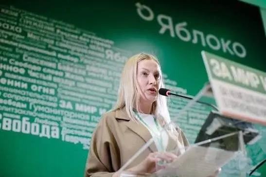 Прокуратура возбудила административное дело против главы омского отделения «Яблока» по делу о комментарии в соцсетях, якобы опубликованном в 2011 году. Шнейдер отрицает причастность и связывает ситуацию с взломами её аккаунта; заседание запланировано на 21 октября.