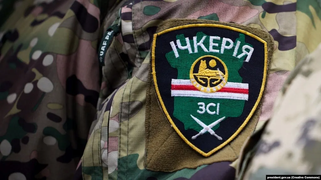 Росфинмониторинг включил «Чеченскую Республику Ичкерию» и её зарубежные подразделения в перечень террористических и экстремистских организаций после решения суда в Грозном. Российские спецслужбы заявляют об участии сторонников Ичкерии в боевых действиях на стороне ВСУ и диверсиях в приграничных регионах, а её лидера Ахмеда Закаева в России обвиняют в создании террористического сообщества.