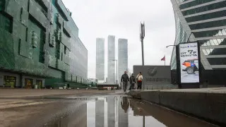 Большинство работодателей в России до конца года отказываются от активного найма и переходят на точечные кадровые решения, а часть сотрудников переводят на неполную занятость вместо прямых сокращений.