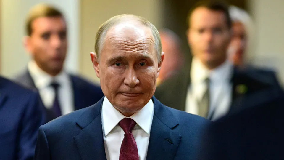 После ударов дронов по нефтяному терминалу в Туапсе и распространения токсичного смога на сотни километров власти говорят об экономике и фронте, но почти не затрагивают тему экологической катастрофы на Черноморском побережье.