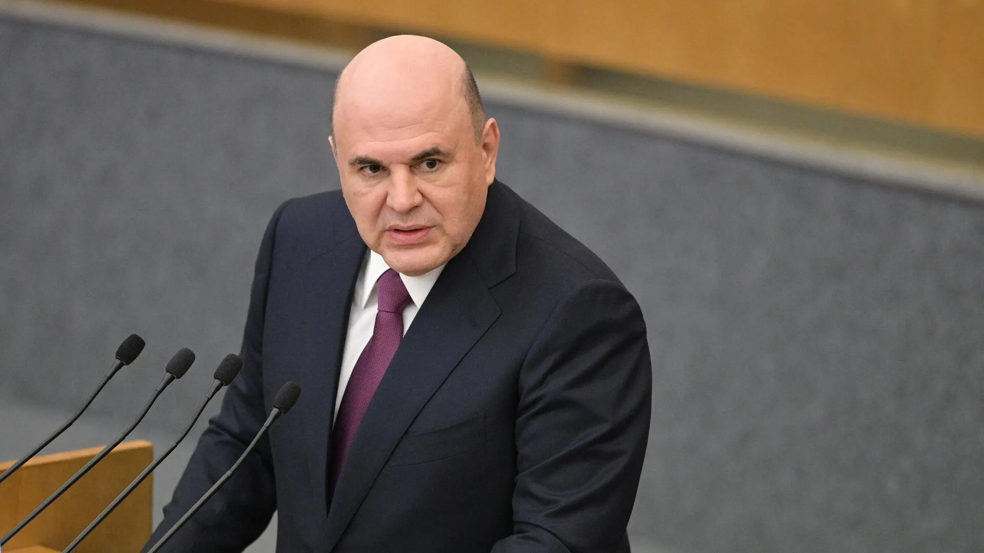Ассоциация представителей электронной торговли выступила против одномоментного введения полного НДС на импортные товары и поддержала идею поэтапного запуска налога, опасаясь ухода покупателей в нерегулируемые каналы и падения выручки российских продавцов.