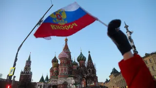 На фоне спада ВВП, падения спроса и повышения налогов объем просроченных долгов между российскими компаниями достиг рекордных уровней, особенно в обрабатывающей промышленности и торговле.
