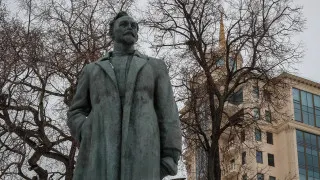 Президент присвоил Академии ФСБ почётное наименование в честь основателя ВЧК Феликса Дзержинского, чье имя учреждение носило в советское время.