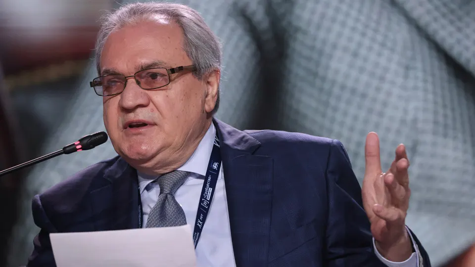 Валерий Фадеев назвал обращение к «вражеским» источникам через VPN пропагандой, заявил о противоестественности сервисов обхода блокировок и посчитал оправданными временные отключения мобильного интернета. Параллельно власти ужесточают меры против VPN, а источники связывают ограничения с работой служб безопасности.