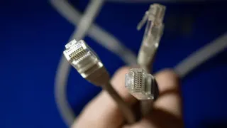 Ассоциация разработчиков софта, объединяющая более 300 российских IT-компаний, призвала власти создать согласительный орган по вопросам блокировок в интернете и предупредила о рисках тотального контроля трафика и неэффективности «белых списков».