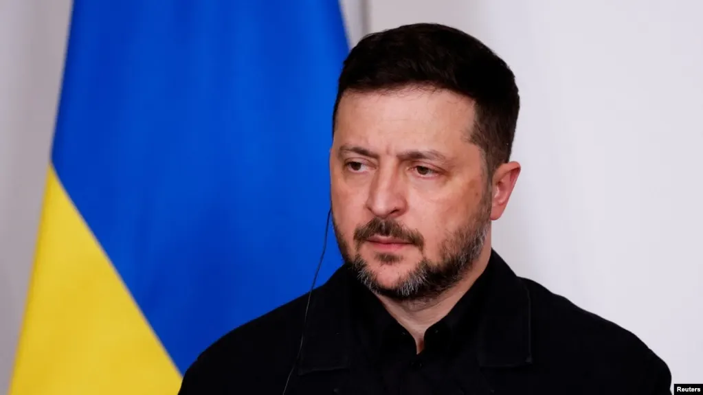 Президент Украины заявил, что предложенное Россией перемирие на День Победы может использоваться для обеспечения проведения парада в Москве и затем быть продолжено ударами; одновременно он поддерживает перемирия, которые защищают гражданских и способствуют обмену пленными.