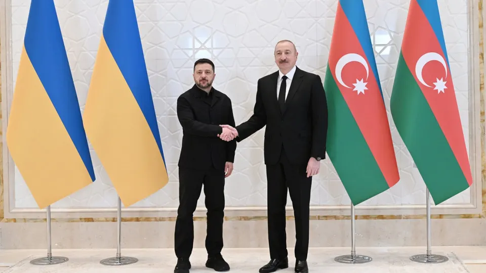 Президент Азербайджана Ильхам Алиев на встрече с Владимиром Зеленским заявил о поддержке территориальной целостности Украины и сообщил о перспективах военно-технического сотрудничества и совместного оборонного производства.