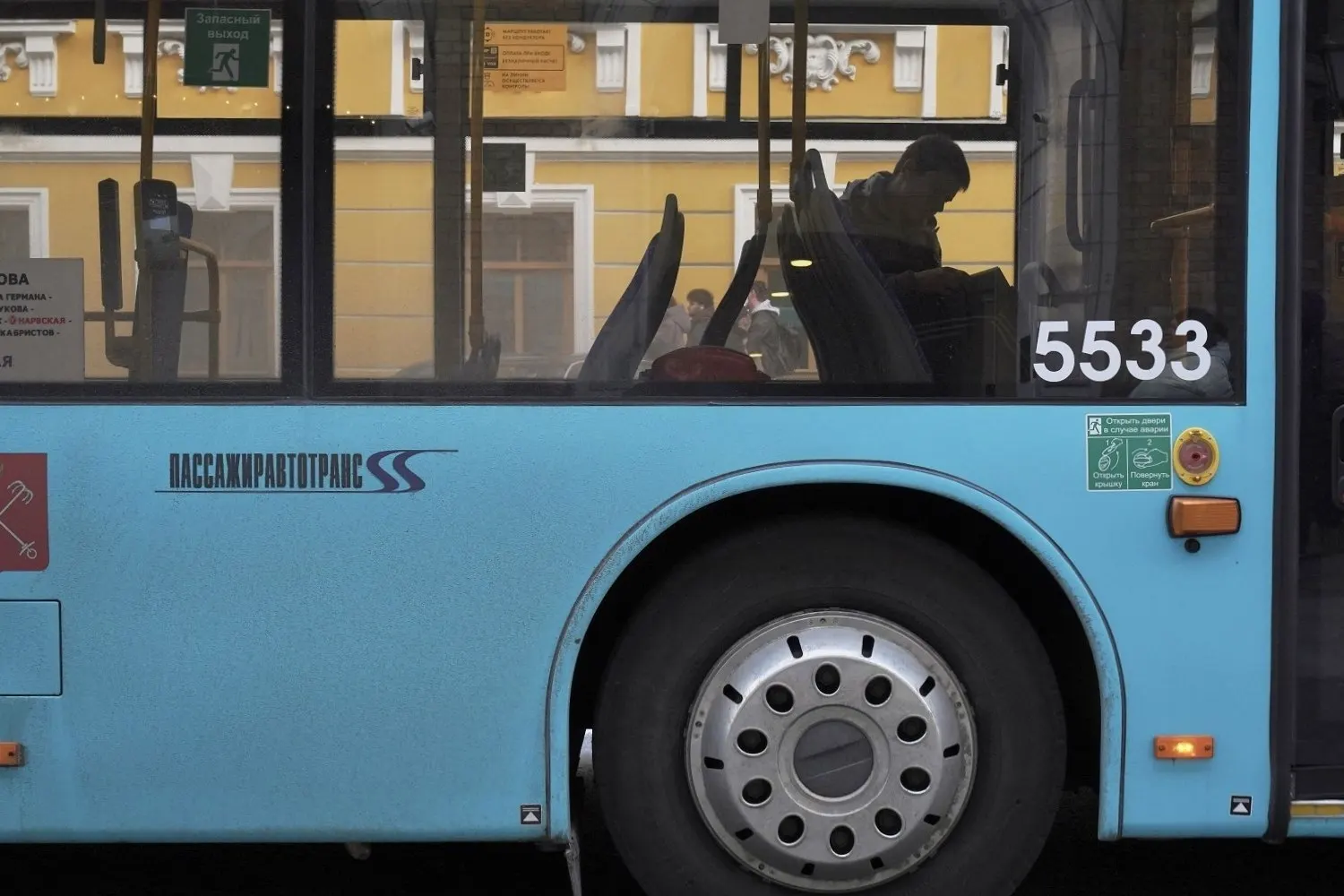 Коротко о важных событиях: в Петербурге признали опасными акватории у портов, в Выборге пожар с жертвами, Пулково возобновил рейсы в Дубай; в стране и мире — жёсткая посадка вертолёта в Коми, претензии к игровым компаниям и новая скульптура Бэнкси в Лондоне.