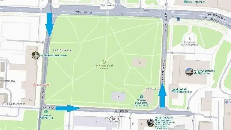 На участках улиц Таубе, Победы и Достоевского с выходных организовали одностороннее движение против часовой стрелки. Водителям напоминают о штрафах и риске лишения прав за выезд на встречную полосу.