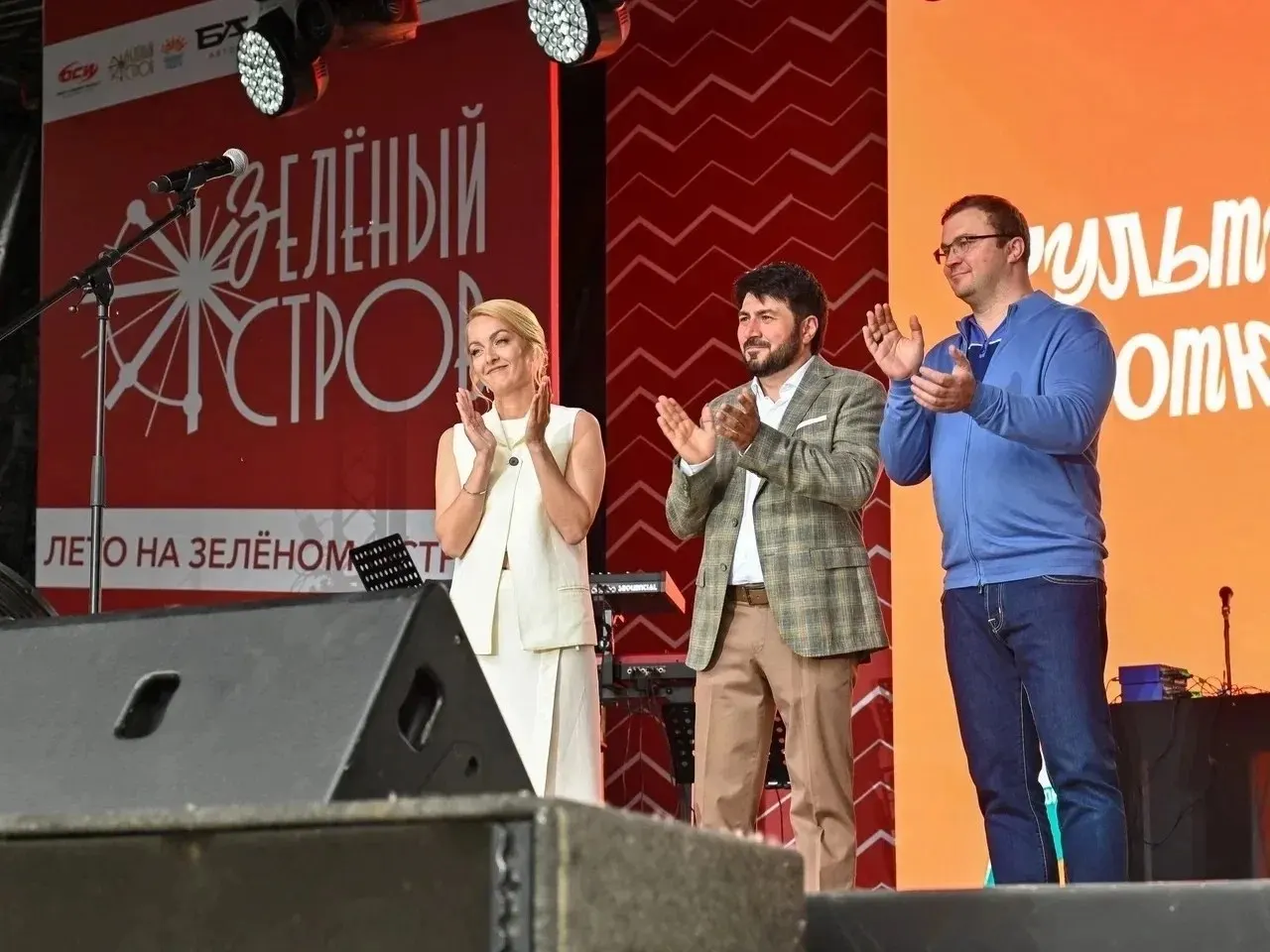 Виталий Хоценко поздравил руководство и команду парка «Вокруг света» с четырёхлетием, отметив множество ярких событий и постоянную популярность среди жителей всех возрастов.
