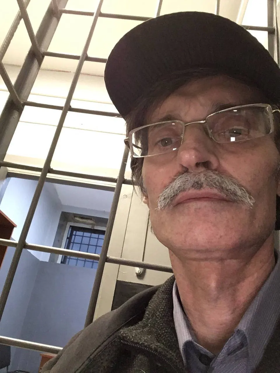 Суд оштрафовал руководителя фракции «Яблоко» в Петрозаводском горсовете по статье о демонстрации «экстремистской символики» за три записи, которых нет на странице. Решение может помешать ему участвовать в осенних выборах.