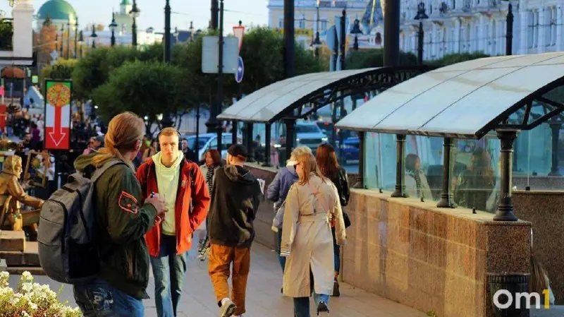 По производственному календарю при пятидневной рабочей неделе россияне будут отдыхать три дня подряд: День России в 2026 году выпадает на пятницу, а 11 июня рабочий день сократят на час.