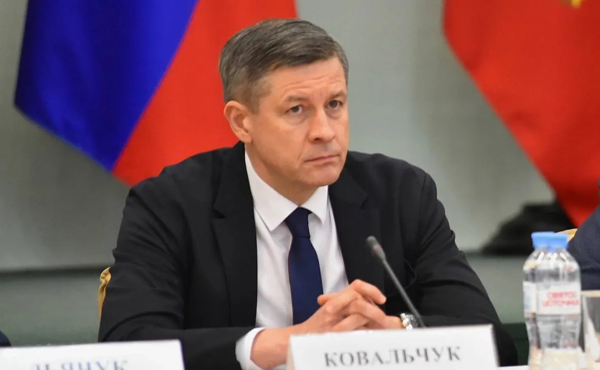 И.о. губернатора Егор Ковальчук подписал указ об отставке регионального правительства. Новый состав пока не назначен. Ранее 13 мая президент уволил губернаторов Белгородской и Брянской областей.