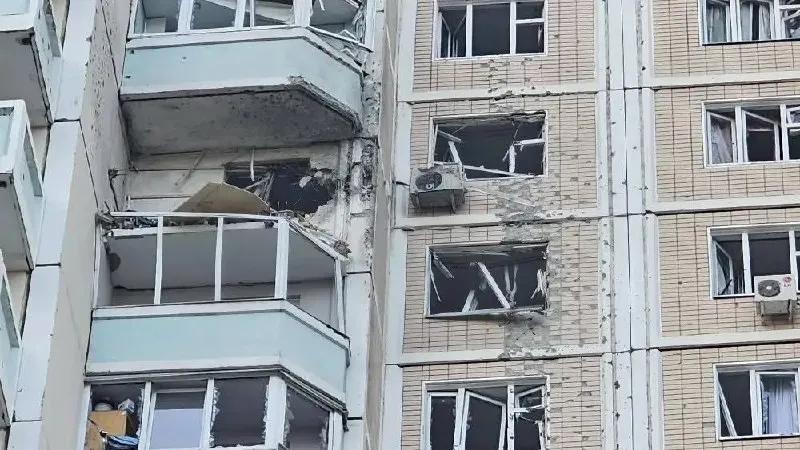 Ночью и утром по Москве и ряду регионов были нанесены атаки беспилотников: есть погибшие и раненые, повреждена инфраструктура. Минобороны сообщает о 556 сбитых БПЛА.