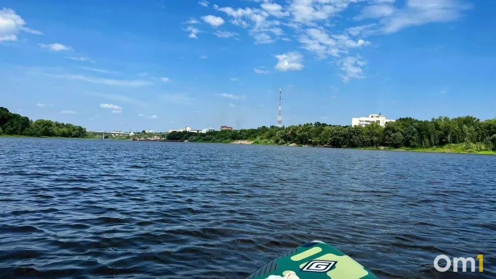 Волонтёры и родственники обнаружили тело на берегу Иртыша в районе Николаевки; местонахождение второй пропавшей, Ольги Симочкиной, остаётся неизвестным, поиски продолжаются.