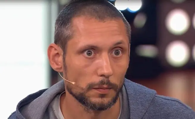 Житель Омска заявил, что поехал в Камбоджу работать шеф‑поваром, попал в принудительные условия в казино и сумел бежать в джунгли; его позже нашли местные и передали полиции, в больнице ему оказали помощь.