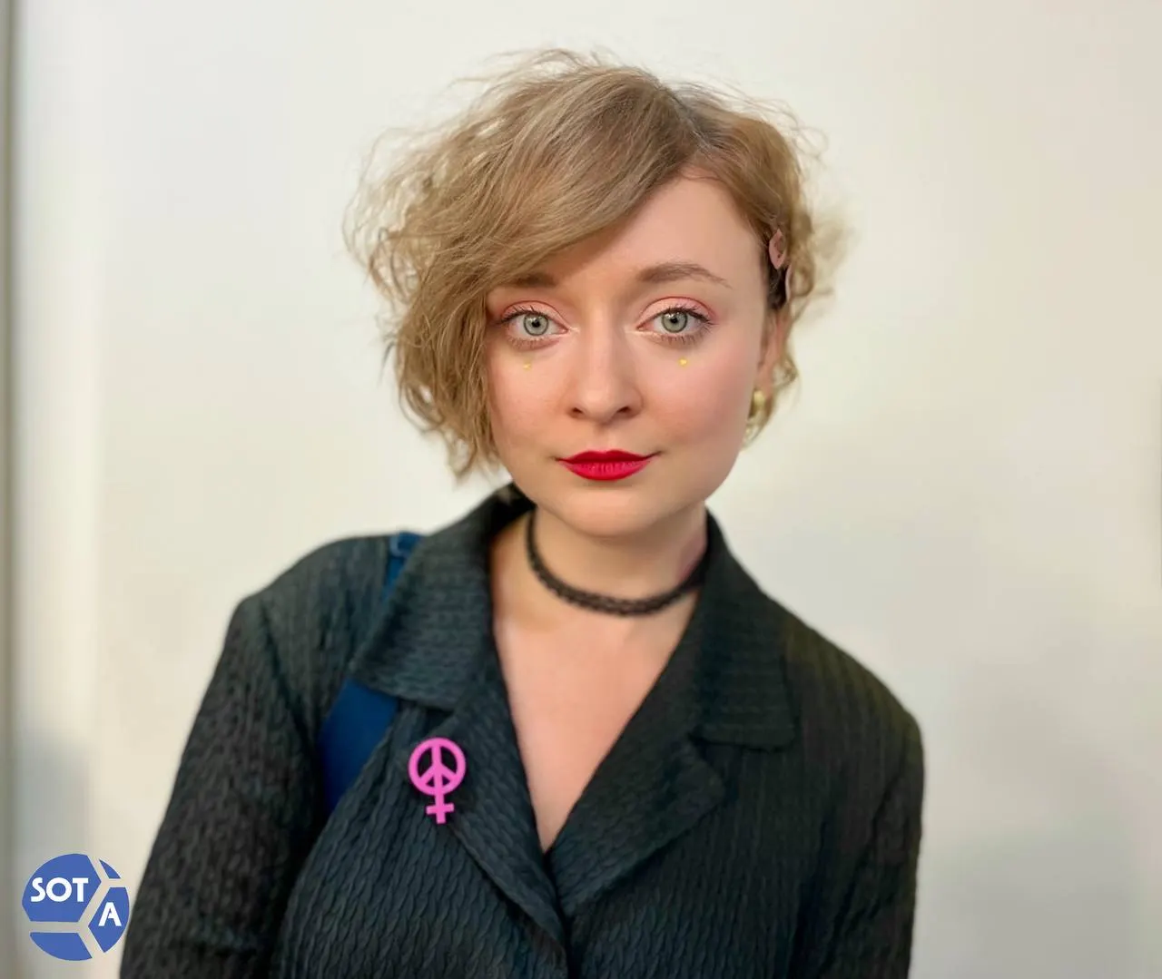 Фем‑активистка Дарья Серенко появилась в обновлённом списке ведомства. Ранее в 2024 году в отношении неё возбудили уголовное дело о нарушении обязанностей «иностранного агента» и объявили в розыск.