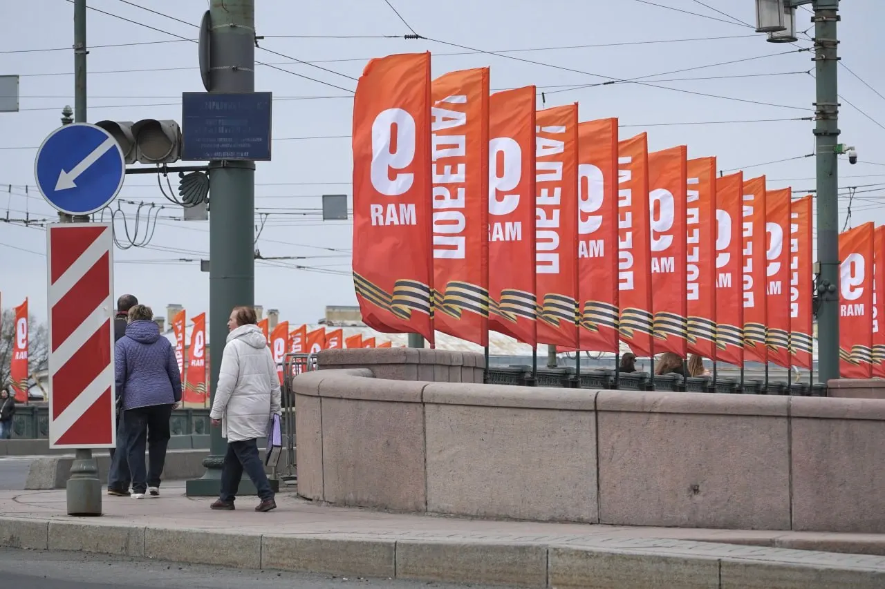 Короткий обзор: штраф за донаты в Петербурге, новые проверки по сносу ВНИИБ, памятные мероприятия на Пискаревском, а также скандалы с аккредитациями и баннером в Новосибирске.