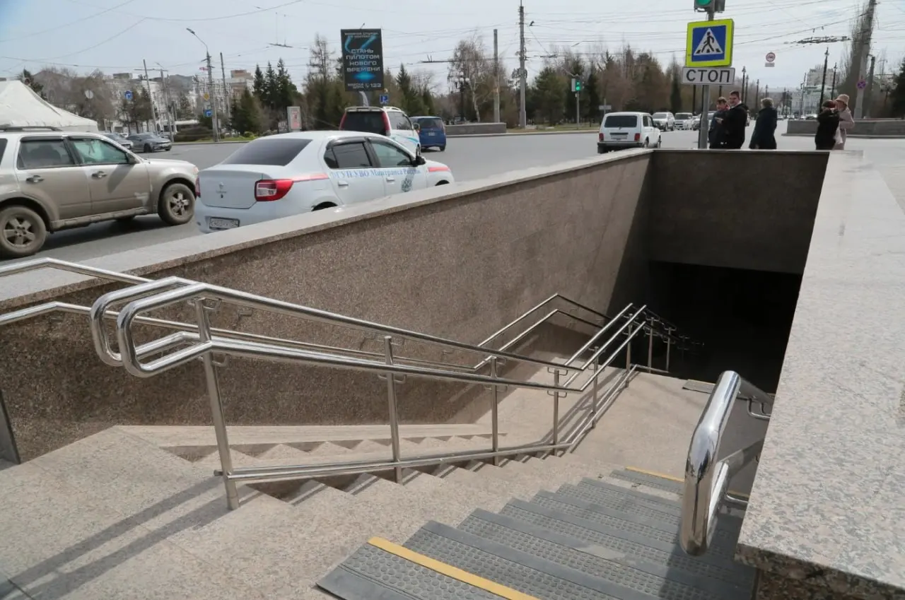 Откроют вход со стороны ТЦ «Омский», временно закроют выход к скверу Дзержинского — для перехода через Герцена организуют временный светофор.