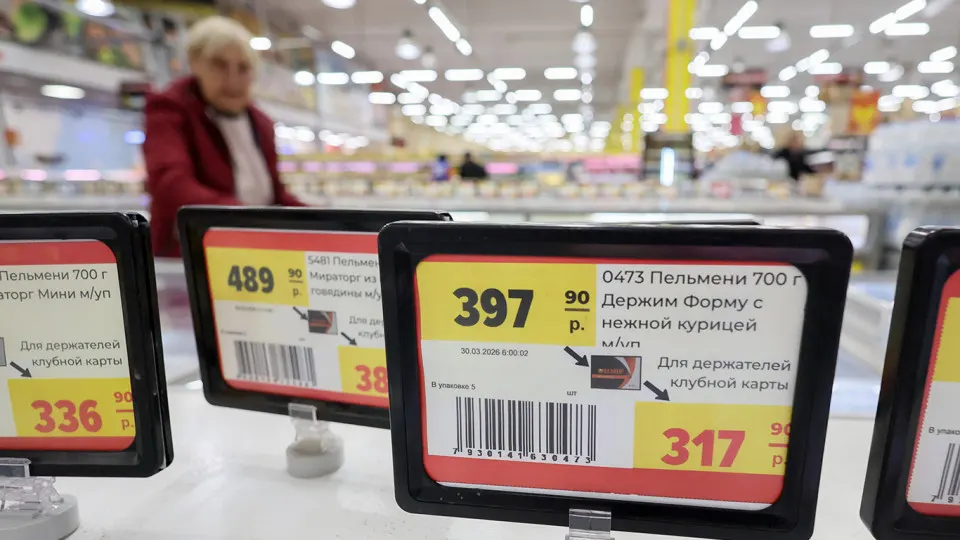 Антимонопольное ведомство направило предостережения аналитикам и руководителям компаний, заявив, что публичные прогнозы о подорожании товаров могут спровоцировать изменение ценовой политики и повышенный спрос.