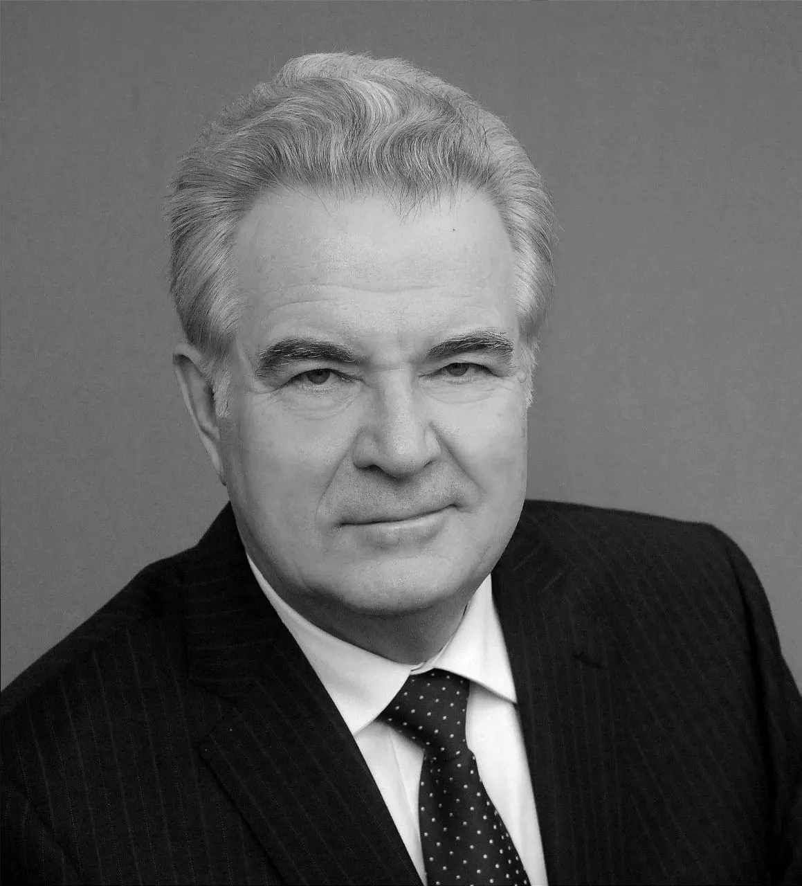 Спикер Законодательного собрания Омской области Александр Артёмов подчеркнул вклад Варнавского в региональный парламентаризм, назвав его патриотом и человеком, внимательным к людям.