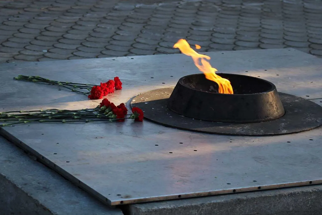 6 мая в мемориальном комплексе «Черёмушки» пройдёт акция «Огонь памяти» с митингом, музыкально-литературной программой, реконструкцией боя и концертами.