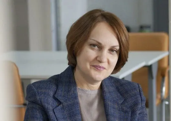 Средняя месячная зарплата ректора увеличилась с 337 тыс. до 551,6 тыс. рублей — рост 63,6%, что значительно выше среднего по региону.