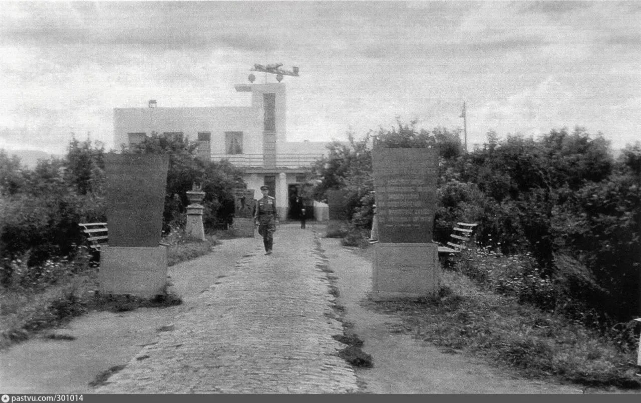 17 мая 1929 года Омск принял первый рейс на линии Москва—Иркутск. К 97-летию аэропорта — краткая историческая справка и подборка архивных фотографий.
