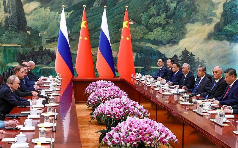 Кратко о ключевых договорённостях двухдневного визита президента РФ в КНР: совместное заявление, инвестиционные проекты на сотни миллиардов и сотрудничество в атомной энергетике.